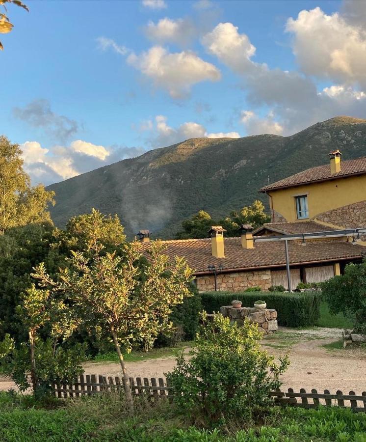 Agriturismo Is Conchisceddas Gonnosfanàdiga Екстериор снимка